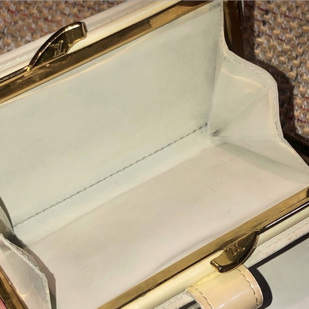 LOUIS VUITTON Ivory Vernis Leather Kiss Lock Bifold Wallet MI0076 - Picture 4 of 17